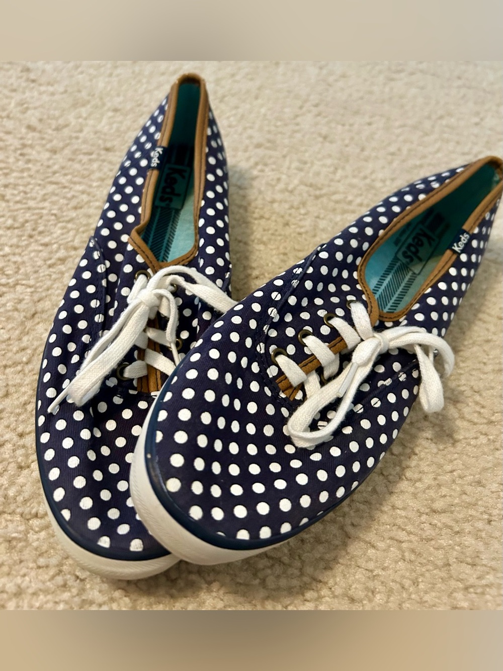 Keds women’s Navy & White Polka Dot Lace-Up Sneakers with brown trim 9.5